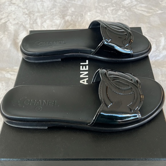 CHANEL Black Patent Leather Slides/Mules/Sandals. Forever classic style- Size 39 - Picture 4 of 10